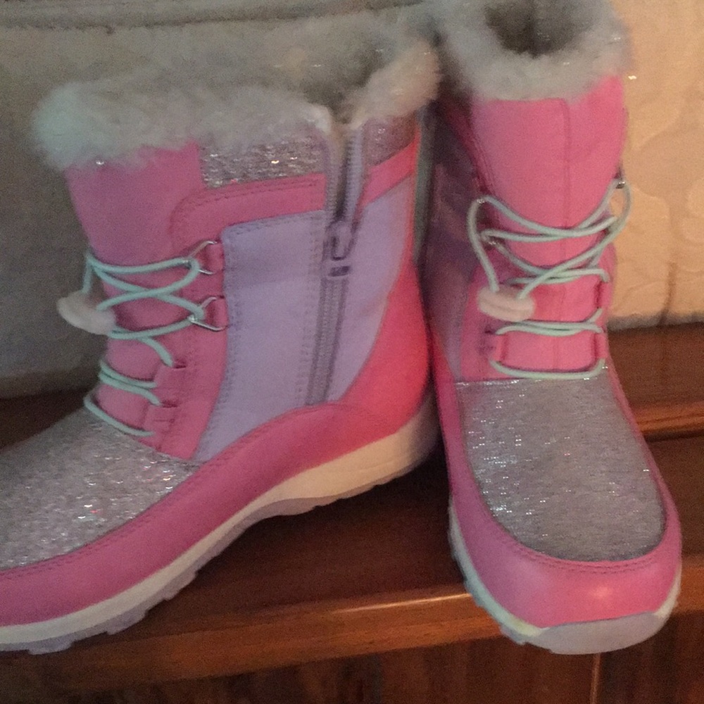 Girls boots sz 3. Worn once